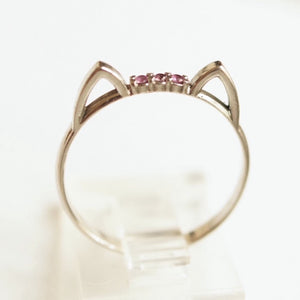 pink sapphire 3 stone cat ring