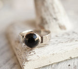 Onyx cabochon ring