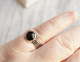 Onyx cabochon ring