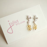 Bee earring s in sterling silver.